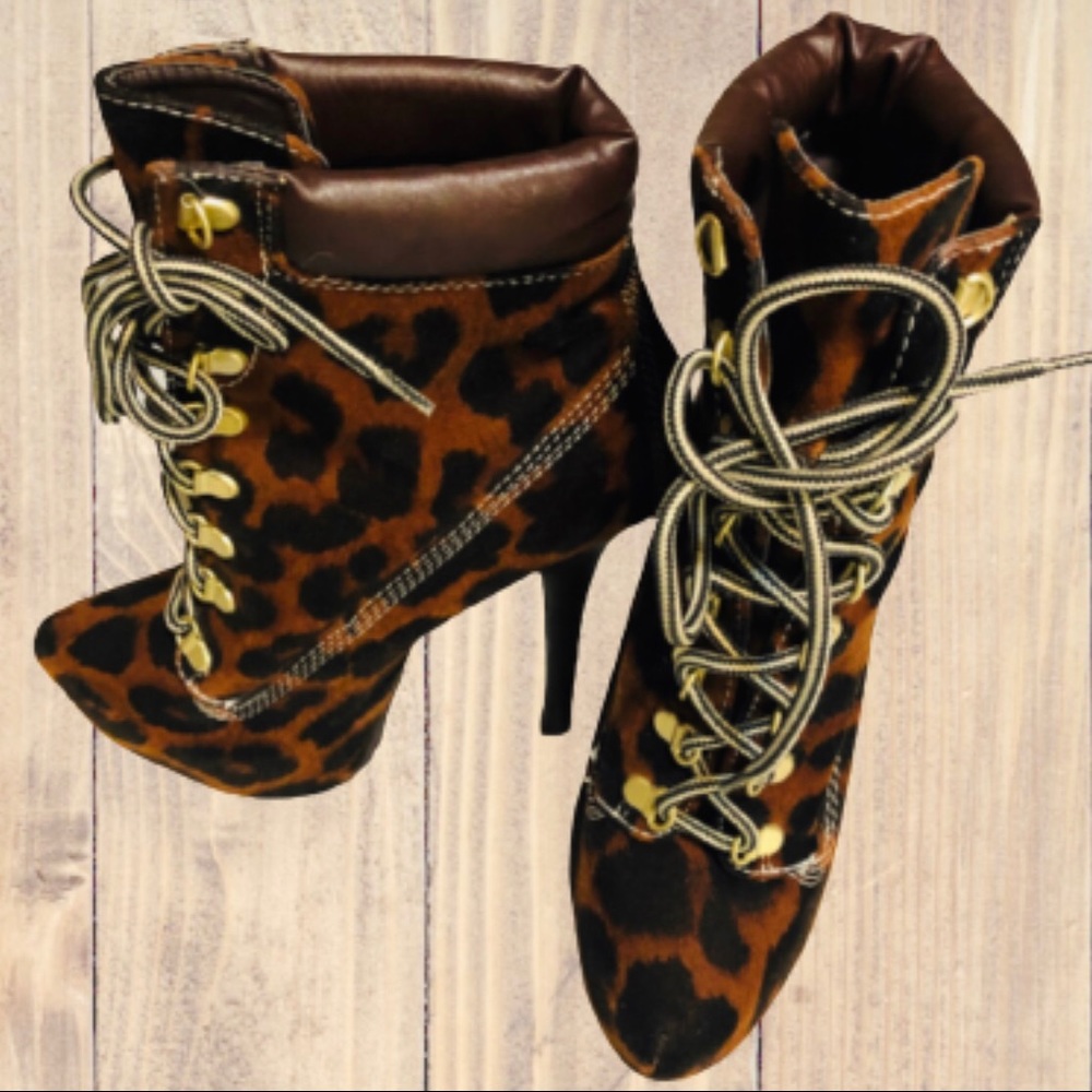 SALE!!! Dollhouse Women’s Animal Print Boots